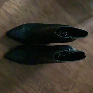 Carlos Santana boot with perforations.